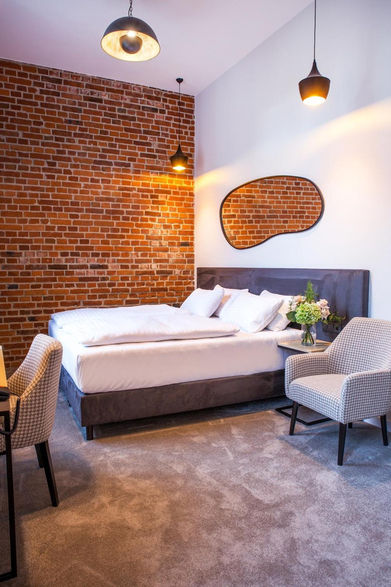 Hotel Hugo Business & Spa Кендзєжин-Кожлє Екстер'єр фото